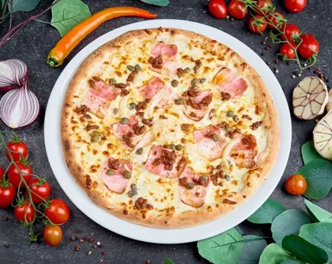 Pizza Caperii z bekonem, wołowiną i kaparami – Vero Pizza Grochów