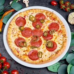Ostra pizza Hot Pepperoni z pepperoni i jalapeno – Vero Pizza Grochów