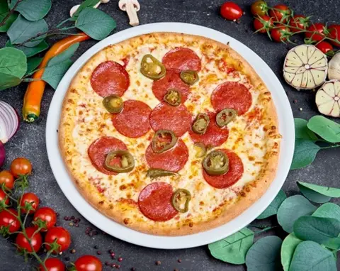 Ostra pizza Hot Pepperoni z pepperoni i jalapeno – Vero Pizza Grochów